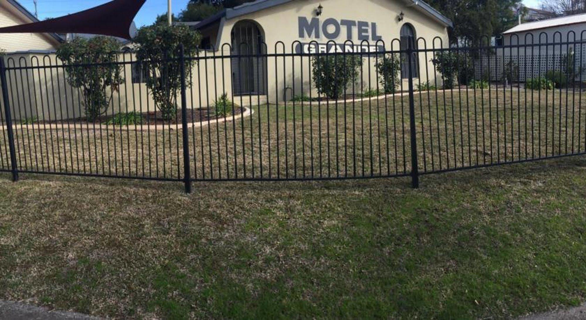 Motel Grande Tamworth Bagian luar foto