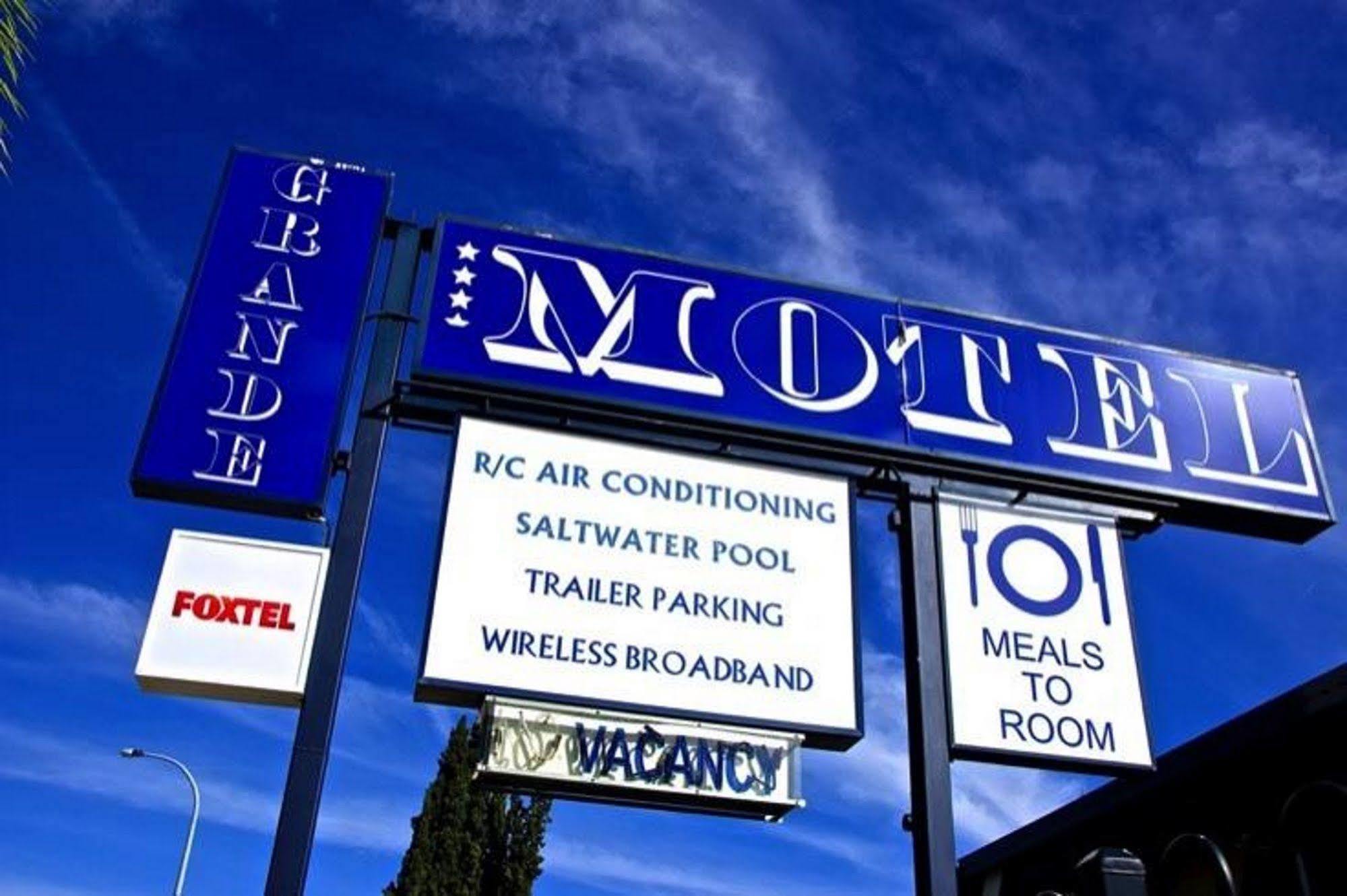 Motel Grande Tamworth Bagian luar foto